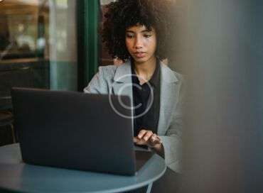 Assessing the quality of online courses for reliable education